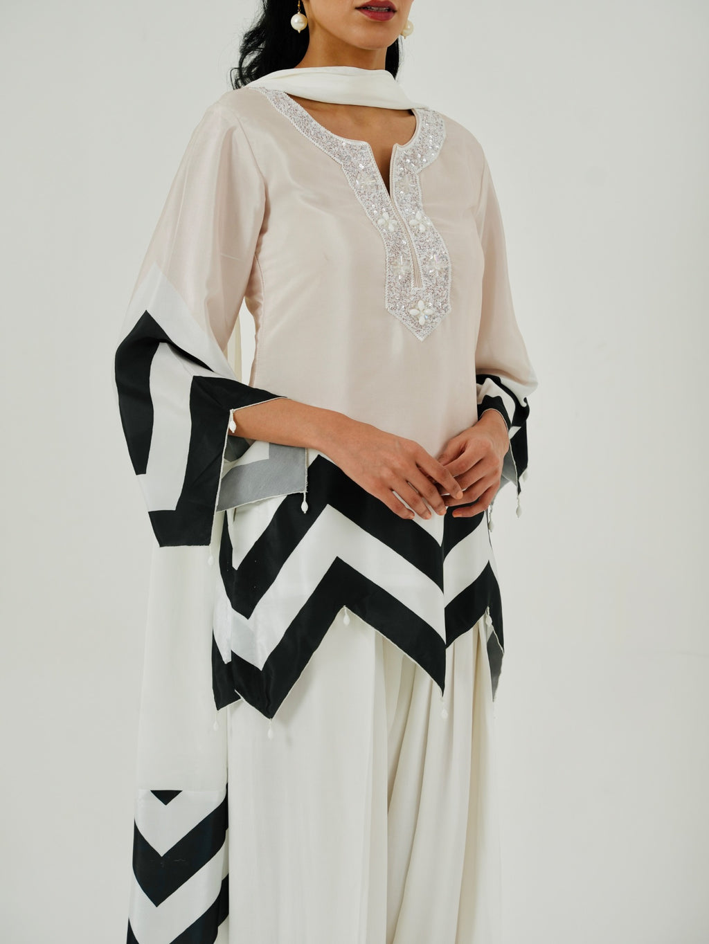 Ivory Chevron hand embroidered kurta set with white Farshi salwar